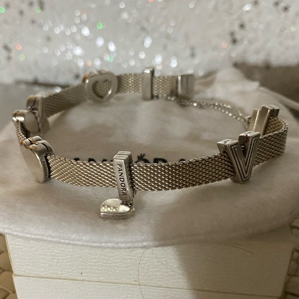 Bracelet Pandora with charms